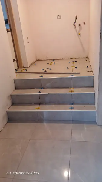 Escalones en porcelanato